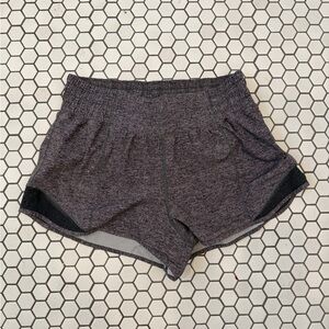 Lululemon Hotty Hot low rise 2.5 inch heathered gray short size 4